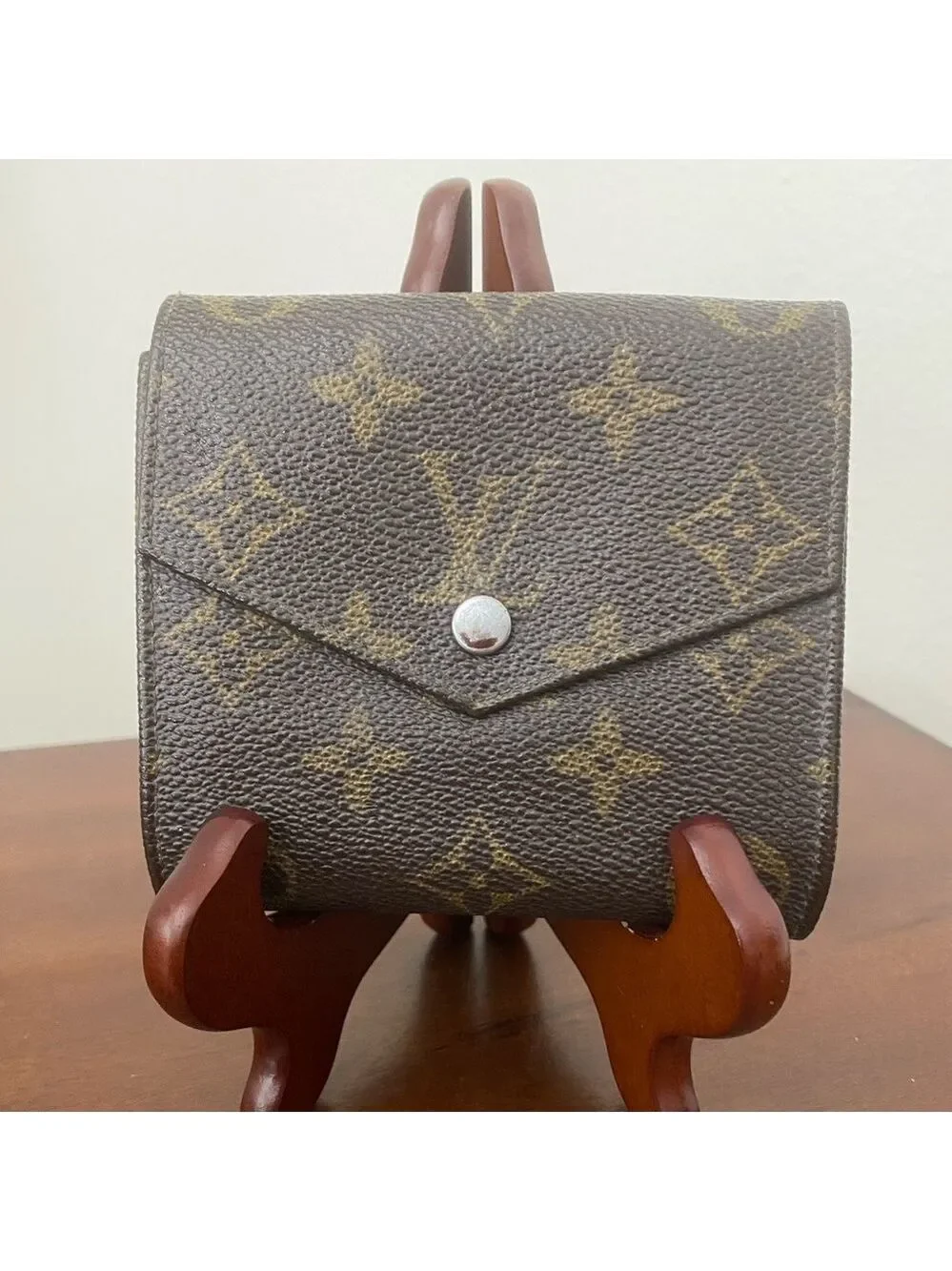 Louis Vuitton Vintage 1988 Monogram Elise Bifold Wallet on Chain - Picture 4 of 9